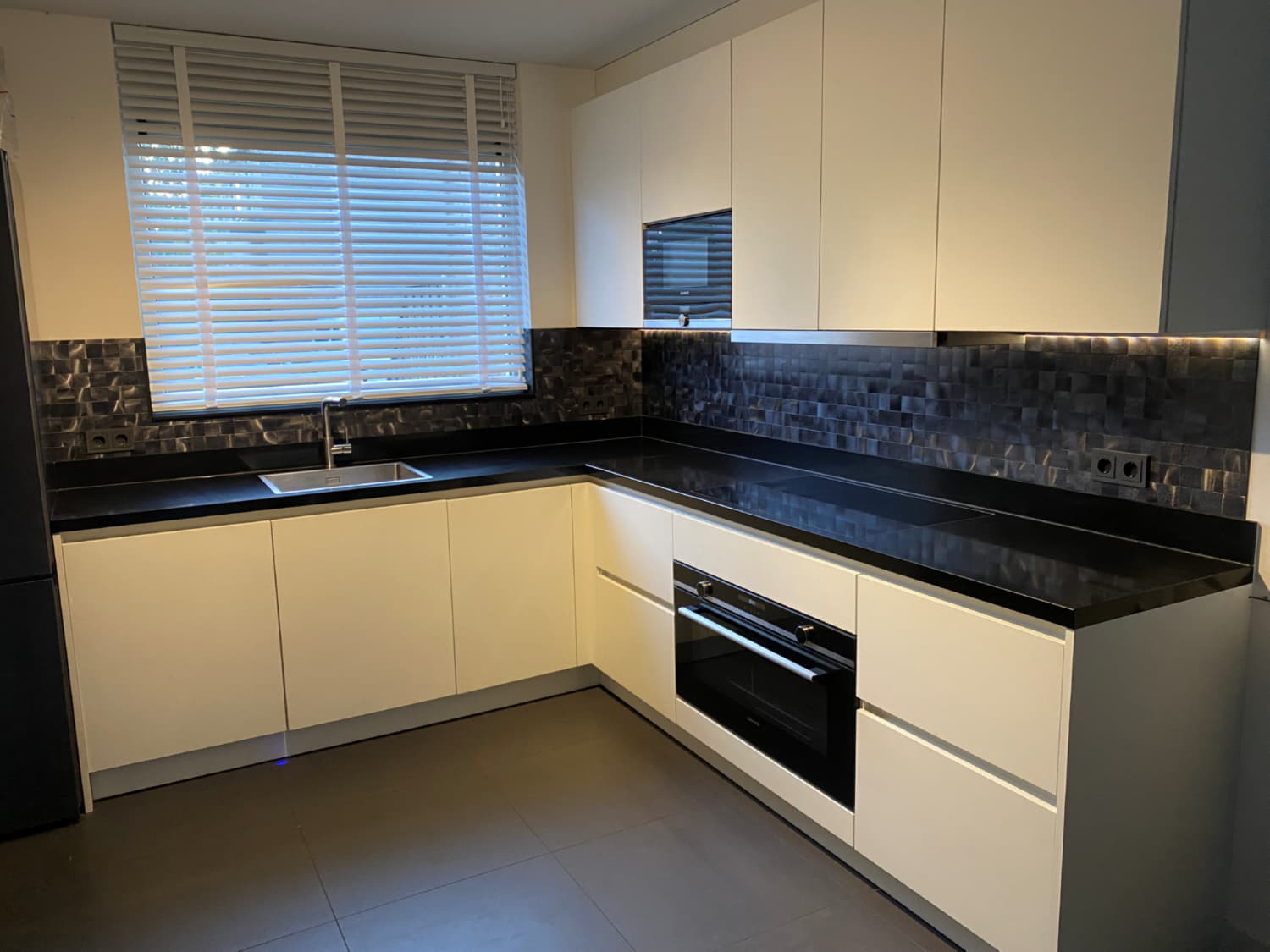 Keuken met zelfklevende Mozaiek