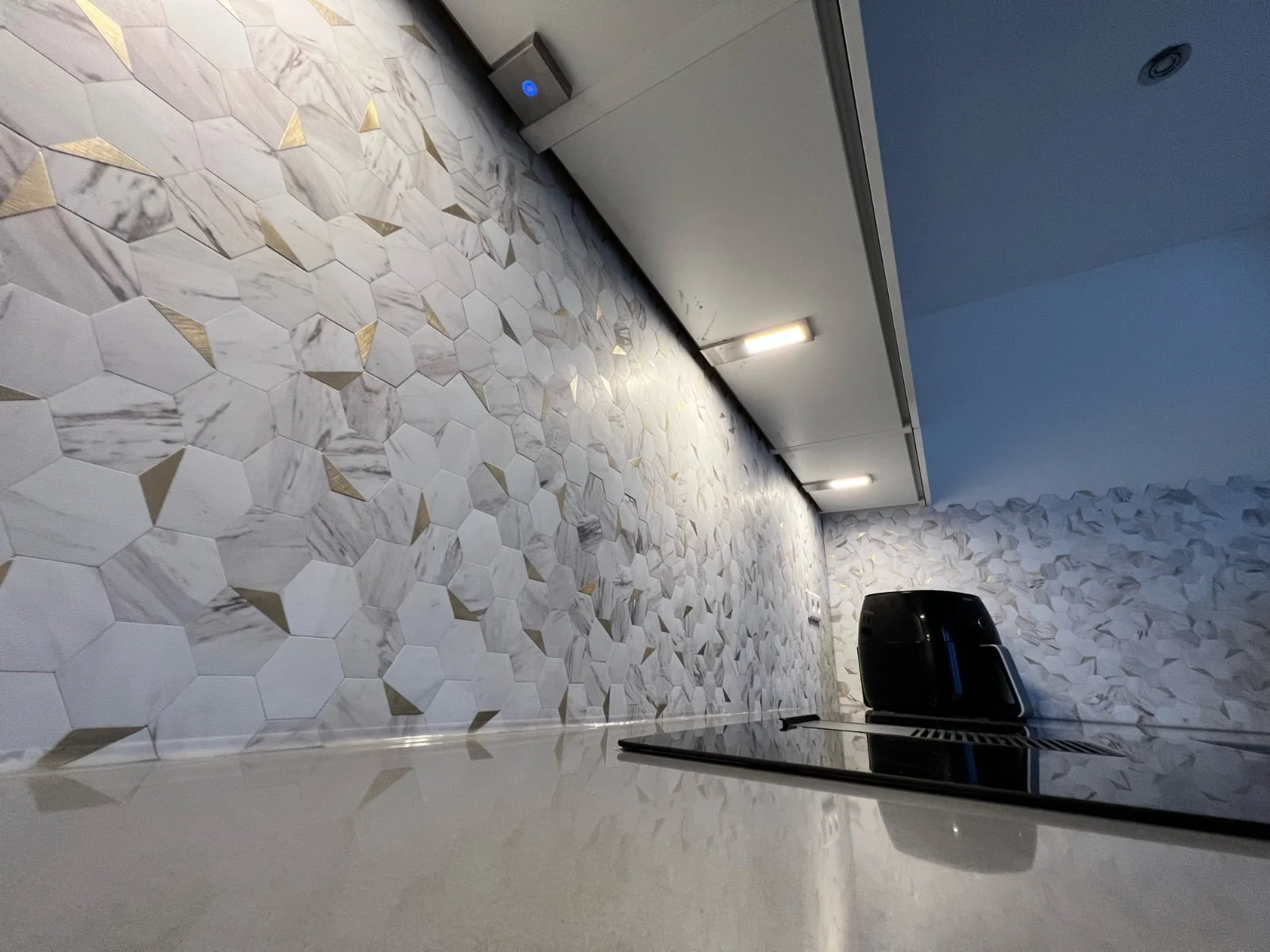 Zelfklevende Mozaïek Steenstrip Hexagon Goud Wit Marmer